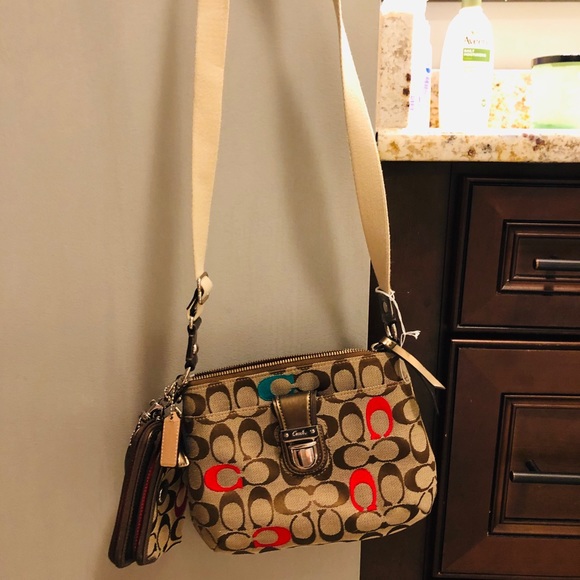 Gently used Coach bag with matching wallet! - Picture 2 of 4